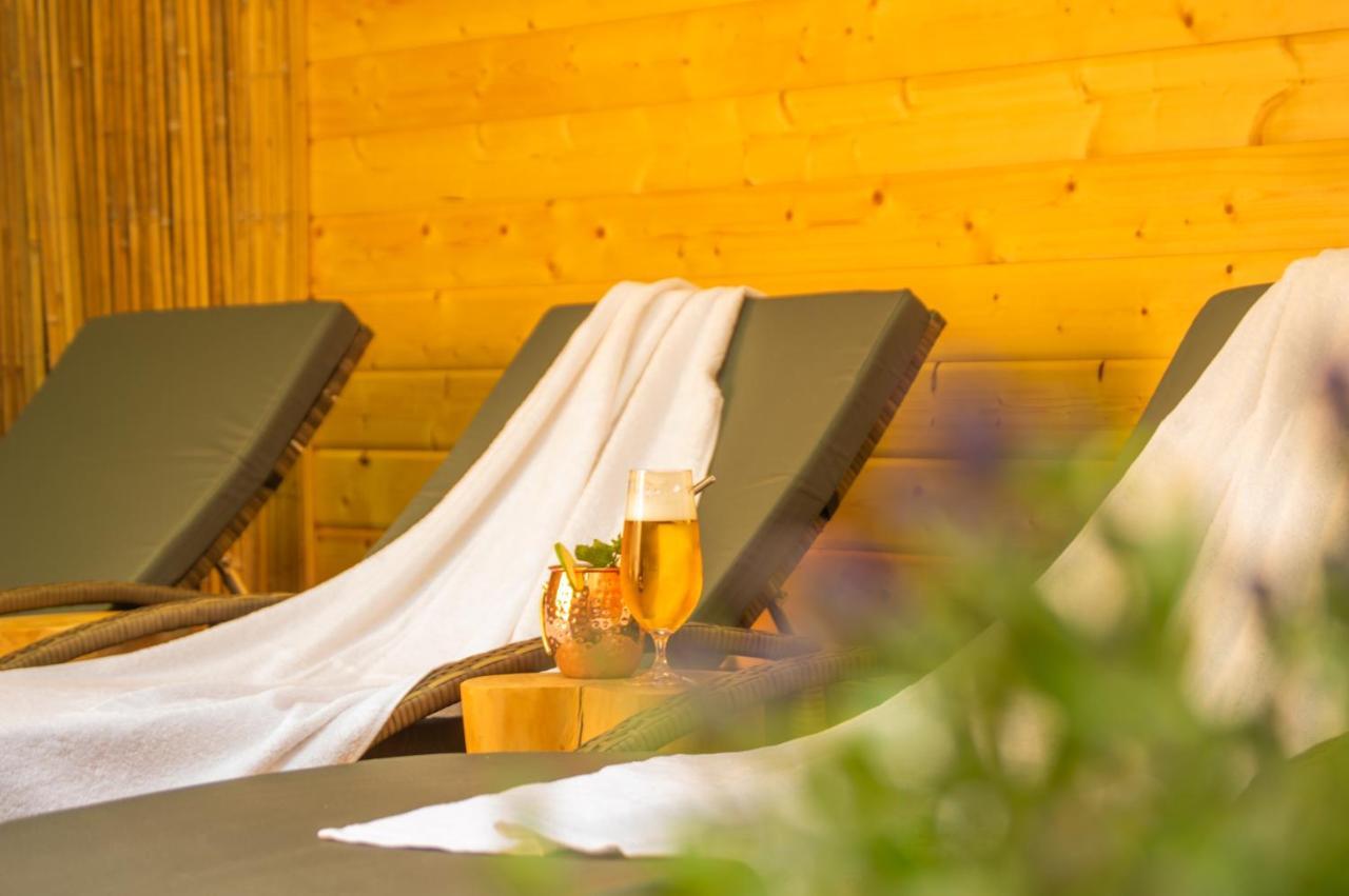Wellness Mitten In Der Wasserfallstadt Triberg Triberg im Schwarzwald Екстериор снимка