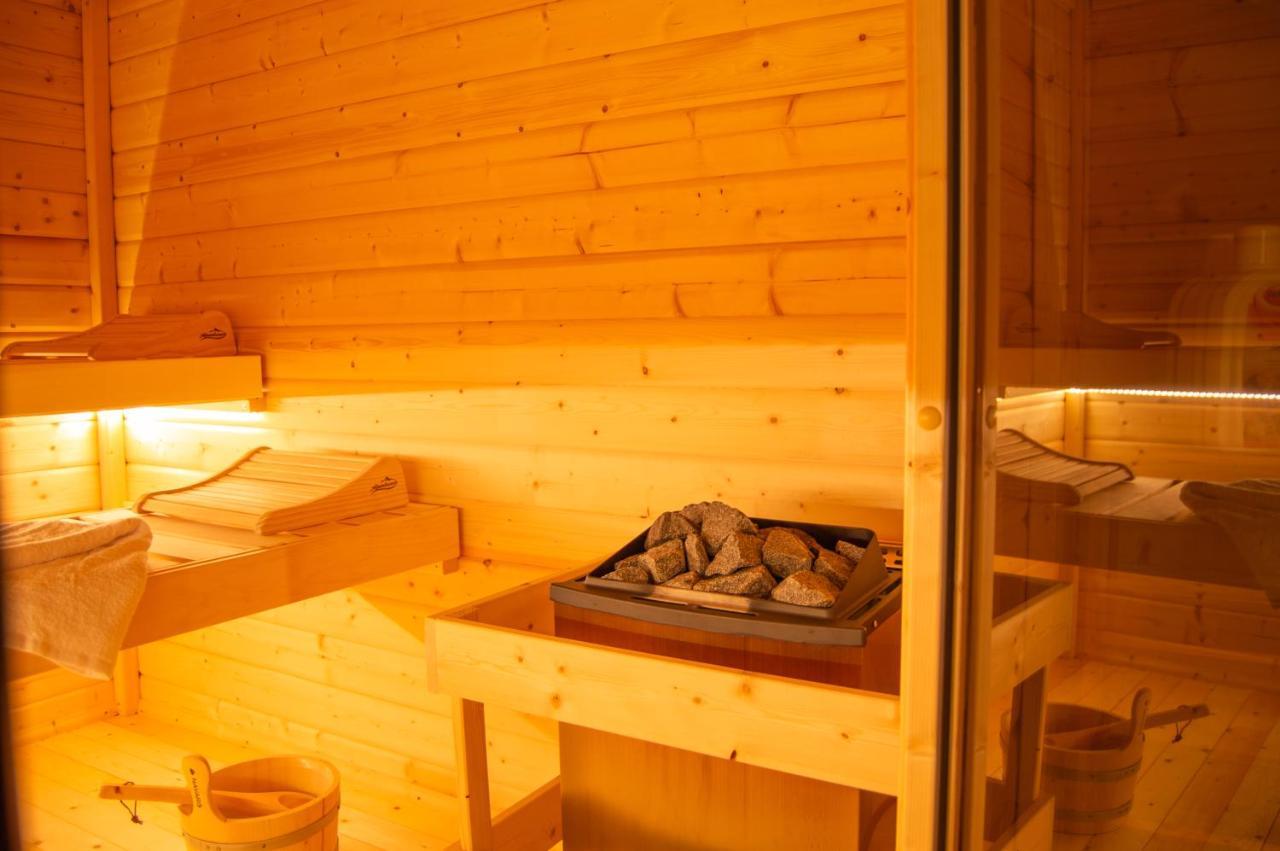 Wellness Mitten In Der Wasserfallstadt Triberg Triberg im Schwarzwald Екстериор снимка