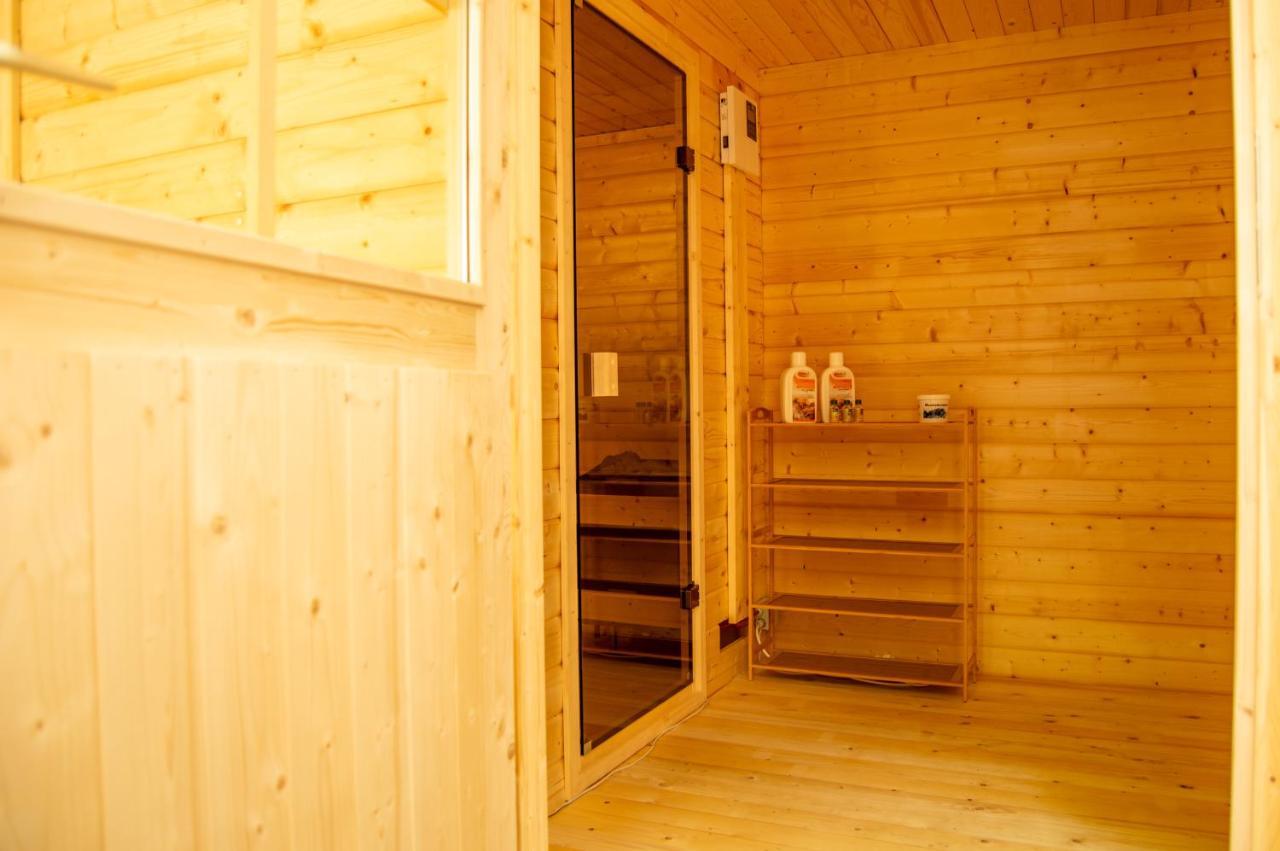 Wellness Mitten In Der Wasserfallstadt Triberg Triberg im Schwarzwald Екстериор снимка