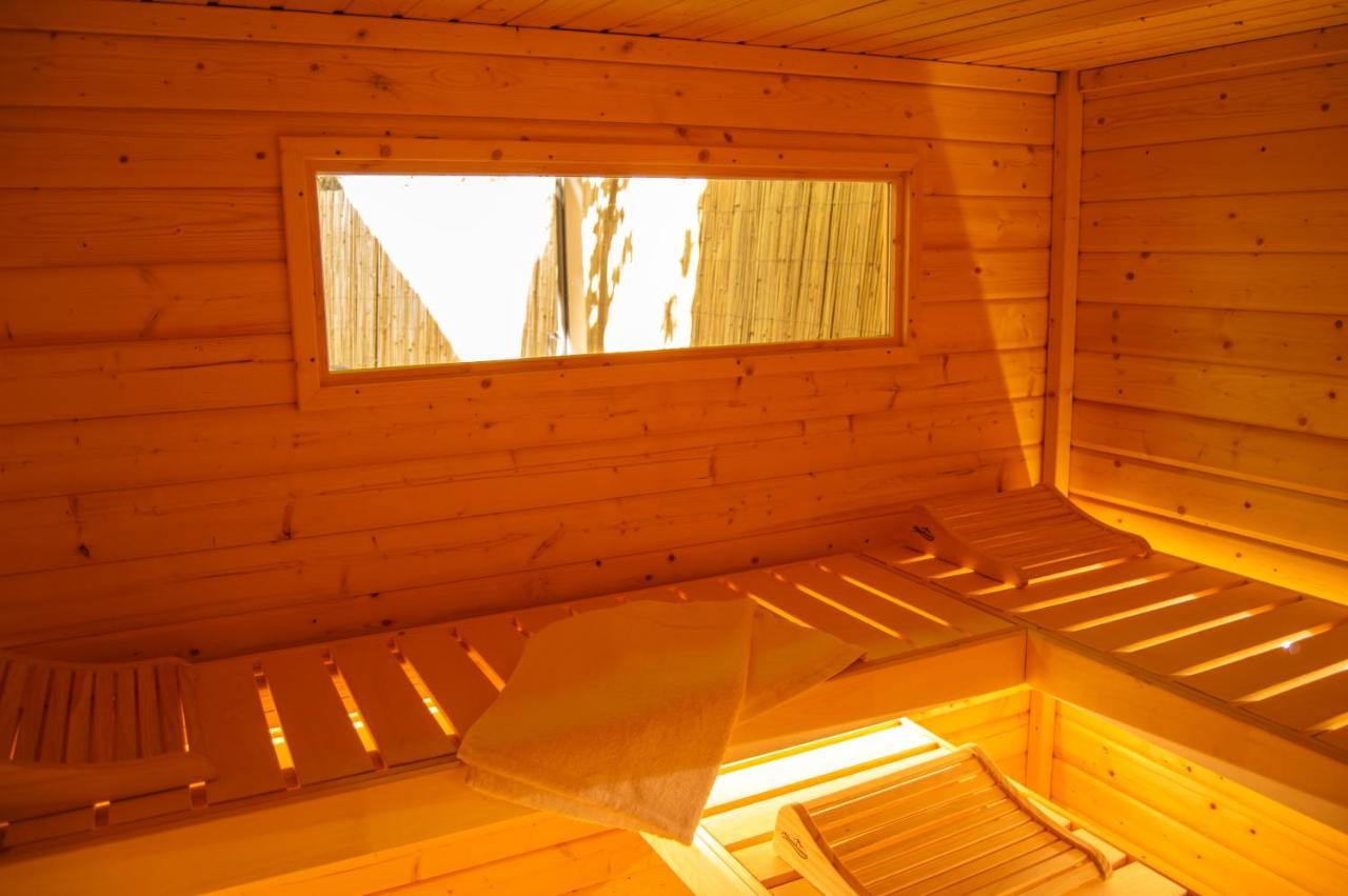 Wellness Mitten In Der Wasserfallstadt Triberg Triberg im Schwarzwald Екстериор снимка