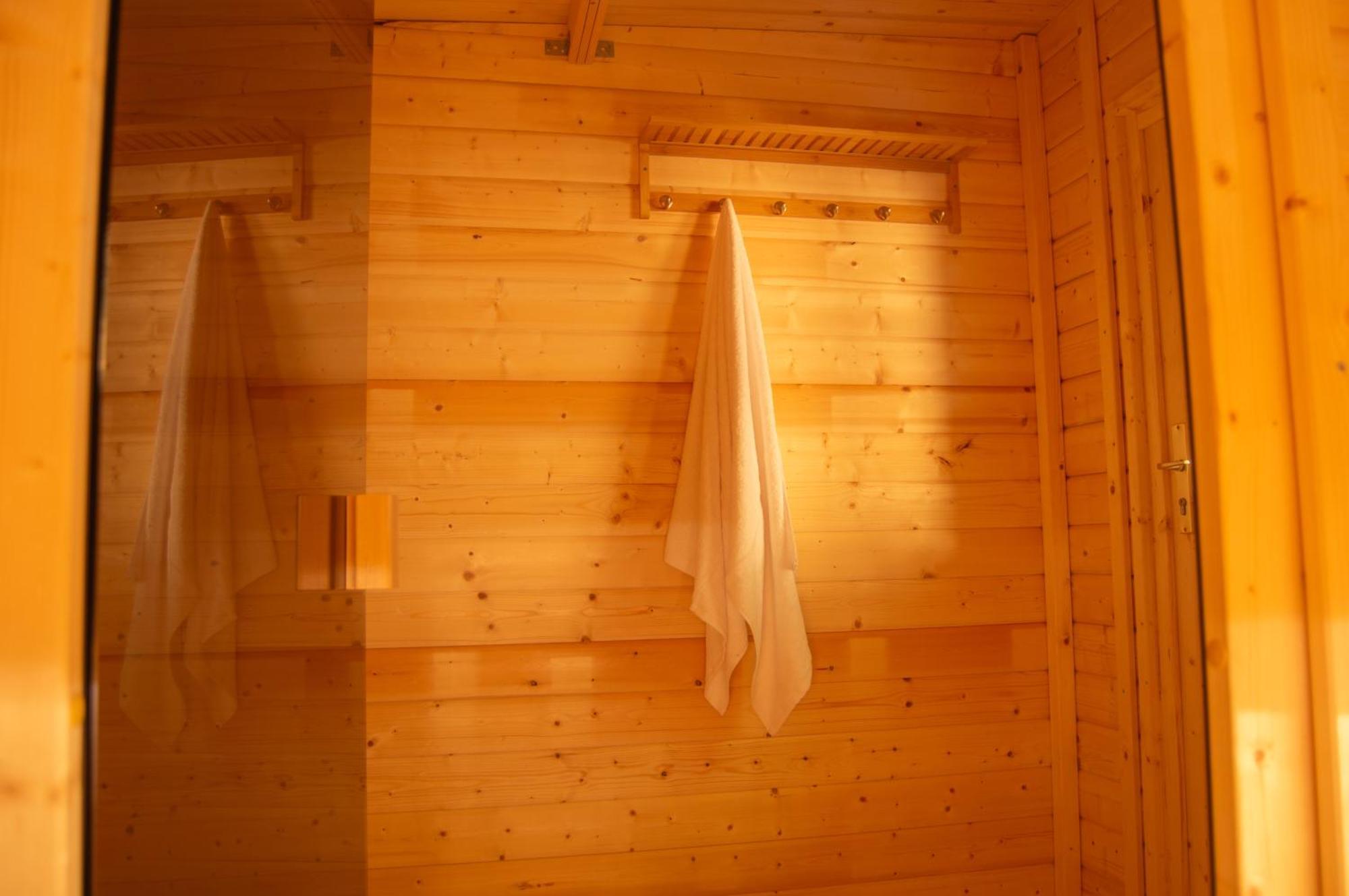 Wellness Mitten In Der Wasserfallstadt Triberg Triberg im Schwarzwald Екстериор снимка