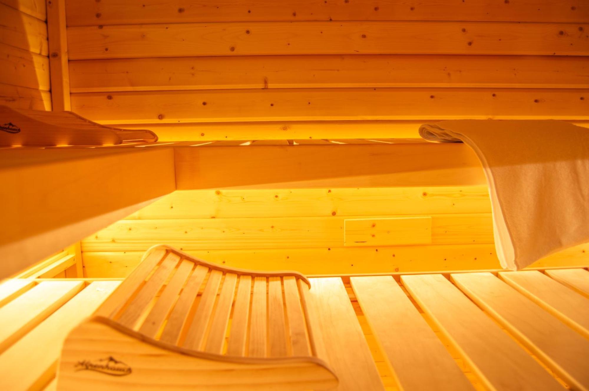 Wellness Mitten In Der Wasserfallstadt Triberg Triberg im Schwarzwald Екстериор снимка